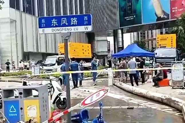 三亚昊天蒸汽清洗服务有限公司排涝突击队在排涝现场